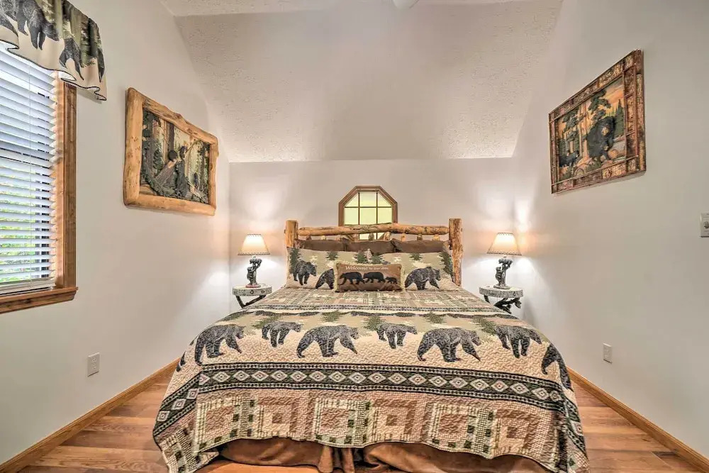 Picturesque Pigeon Forge Cabin w/ Mountain Views