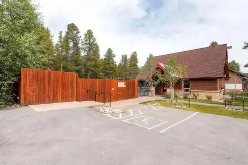 Cedars 18 - Ski-In/Ski-Out Apartment