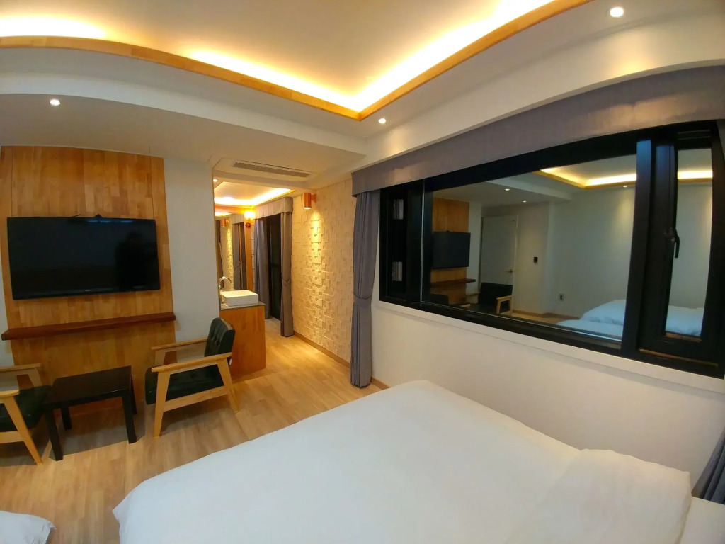 I.Y Hotel