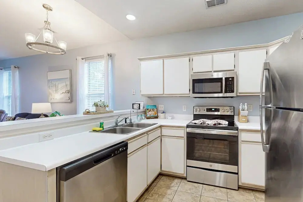 2 BR Condo w/ Shared Pool, Near Outlet Mall