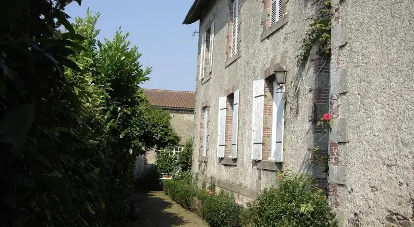 Aux Deux Cedres