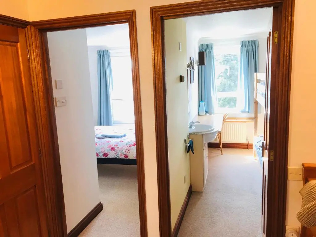 Cosy house, 3 bedrooms, private parking, wifi, patio