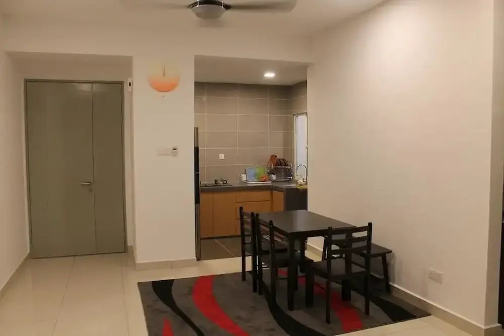 Cozy Crib at 7 Tree Seven Residence