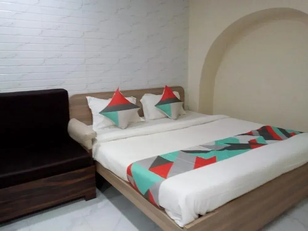 FabHotel Ghosh Villa Guest House