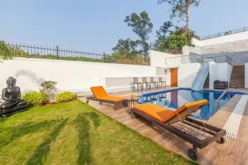 StayVistas White Pebbles - A Villa with Theater Room & Swimming Pool