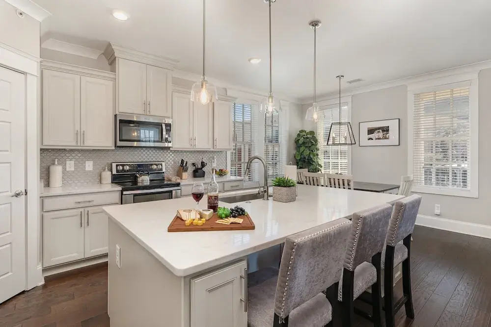 Belwood Manor-Across from Parthenon-5 Min Broadway