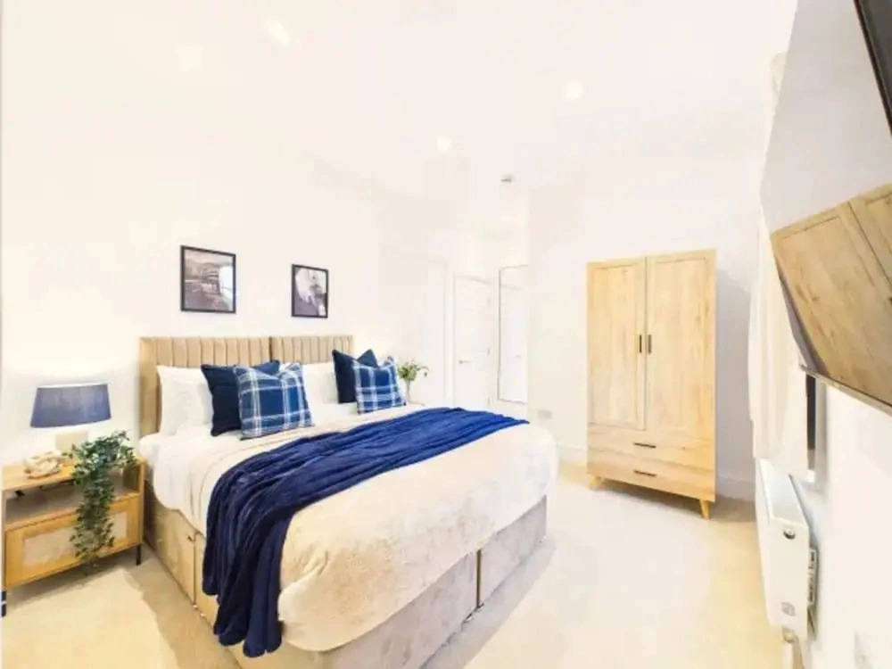 Stylish 1BR Cheltenham Stay Sleeps 4