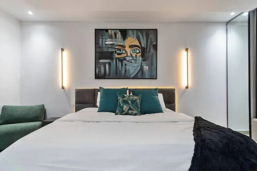 Chic Waterfront 2BR in Lekki Phase 1 - 5 Star Apt
