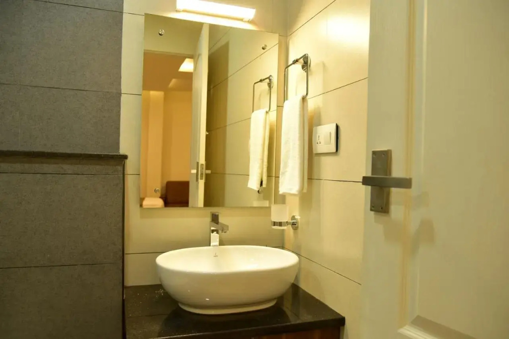 WHITE SUITE HOTEL