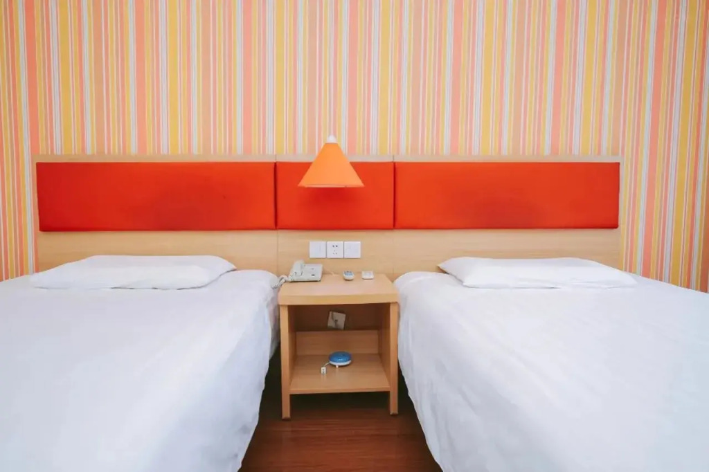 Pebble Motel (Kunming Dounan Flower City Longcheng Street)