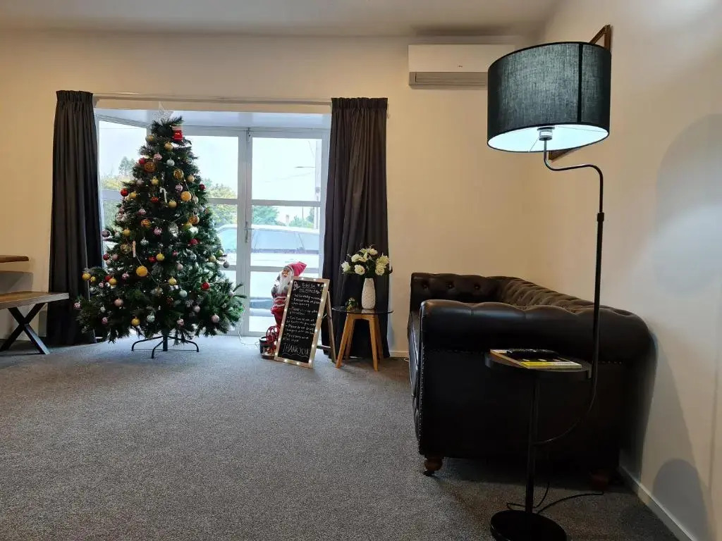 J&L Boarding Holiday House