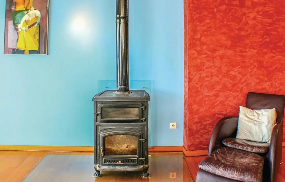 Stunning Home in Porto Rafti, Attiki With Wifi and 5 Bedrooms