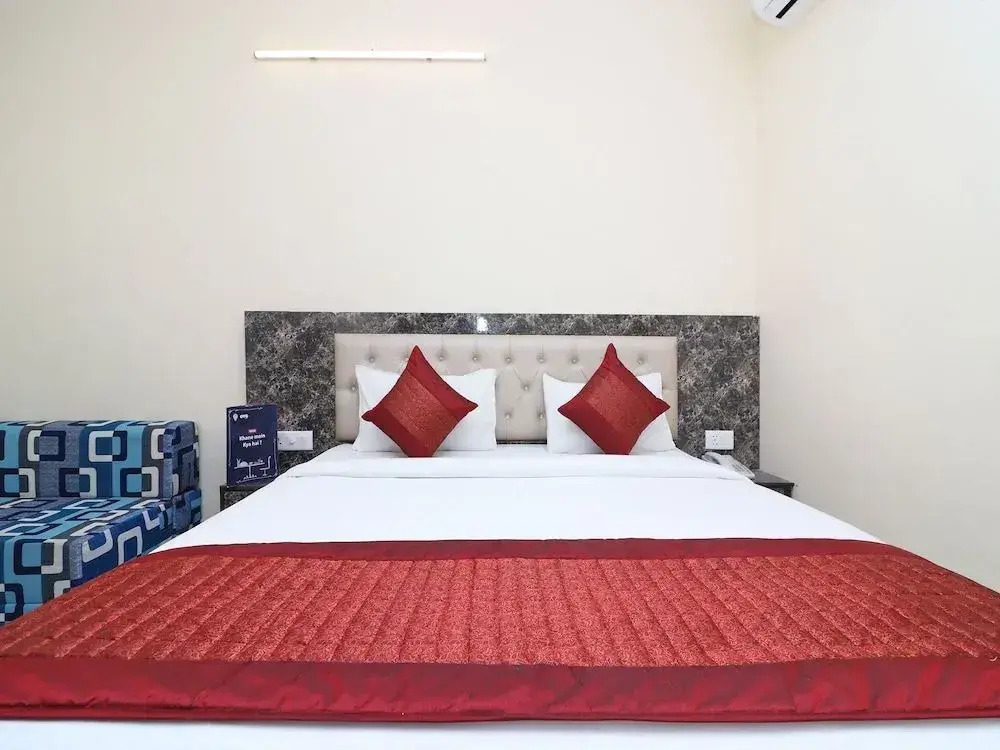 OYO 13658 Hotel Tanish Palace