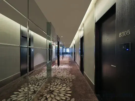 Crystal Hotel Shanghai Lujiazui Oriental Pearl Tower