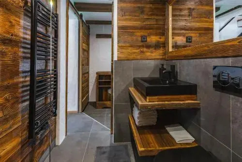 Hiša TRENTAR Peaceful Mountain Escape with Creek Sounds & Private Parking