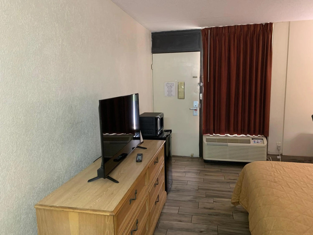 Americas Best Value Inn - Tillmans Corner / Mobile