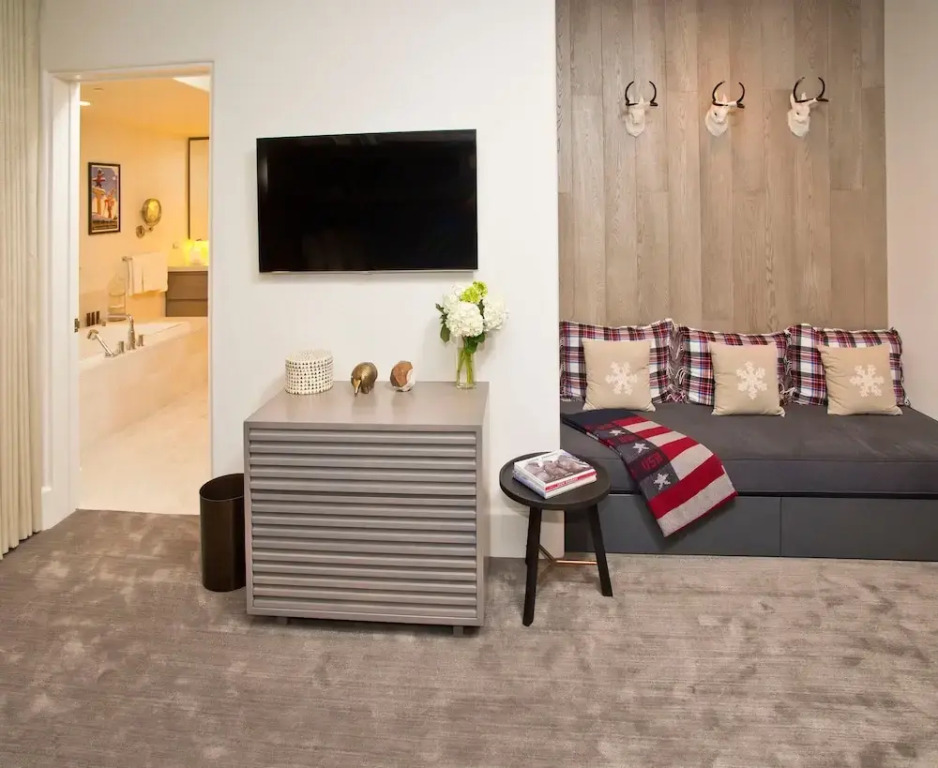 Luxurious Chalet w/ Private Elevator by RedAwning