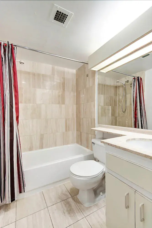 1-Bedroom Crescent Street by Hometrotting