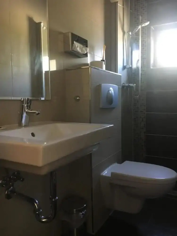 Adam Hotel