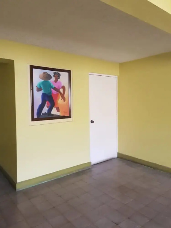 New Kingston Apt at Kensington Court