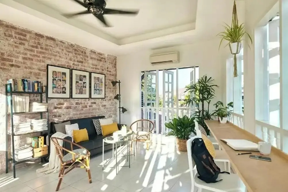 Sleepy Nomad Hostel