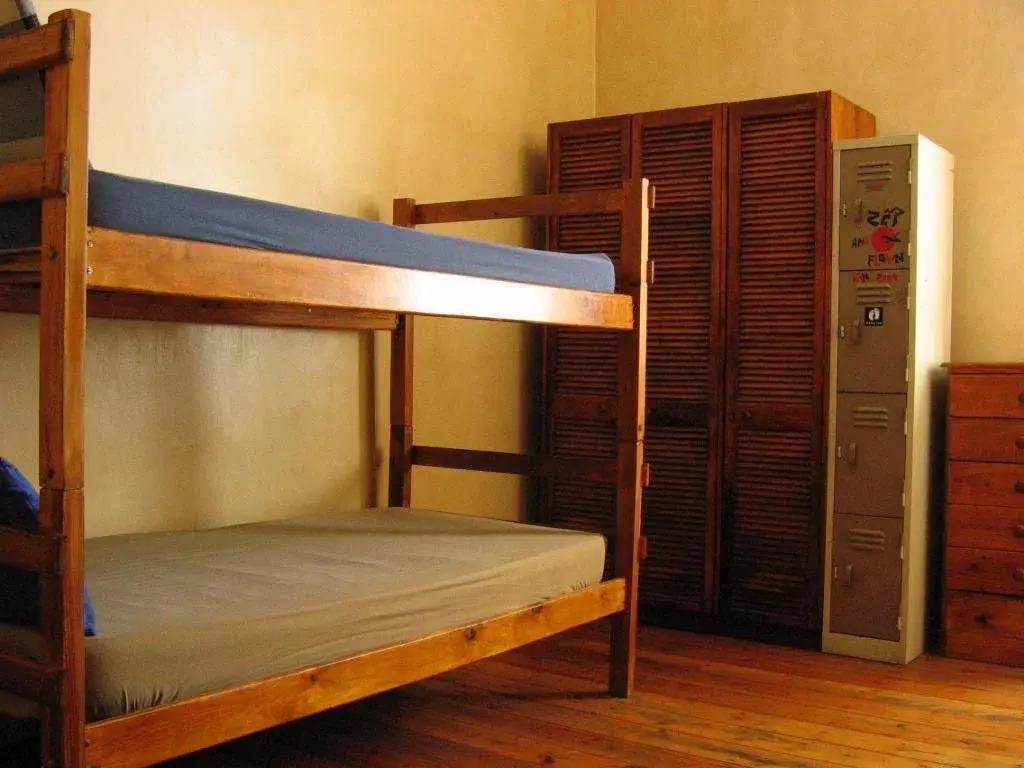 Carnival Court Backpackers - Hostel