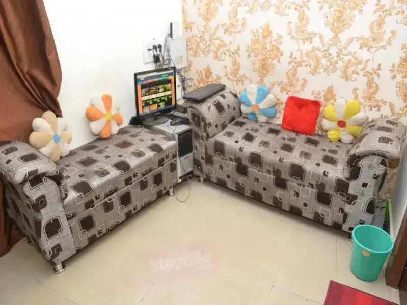 Hotel Divine Inn