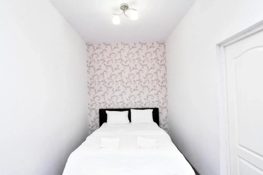 Northern Avenue, 1 bedroom Modern, Renovated apartment HH999