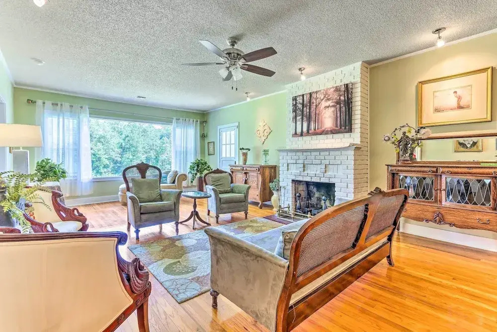 Charming Home: 2 Mi to Dtwn Defuniak Springs!