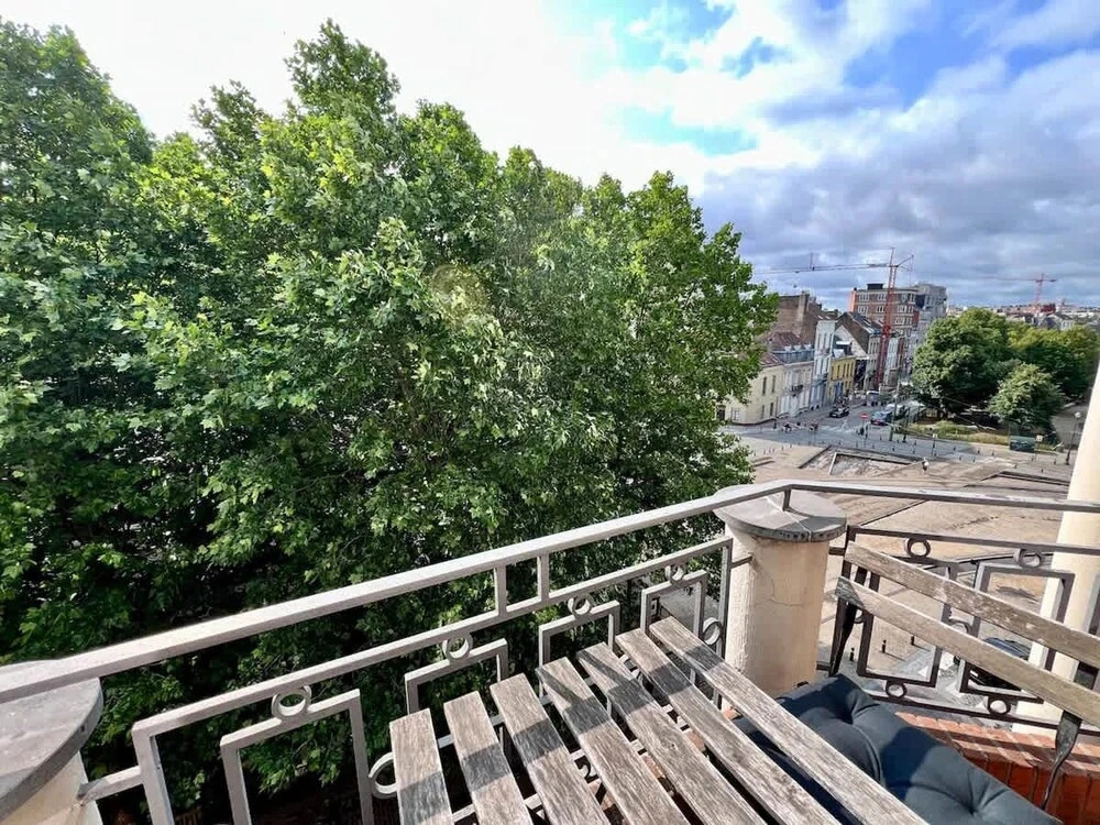 A Chic Haven in the Heart of Urban Nature