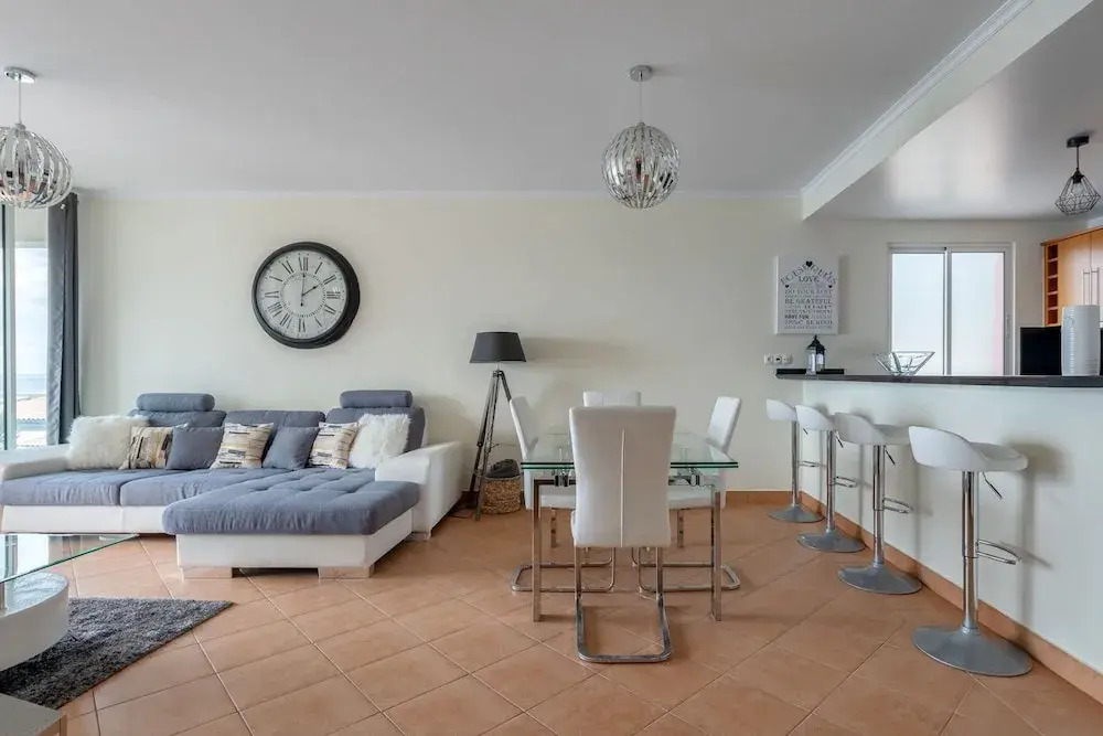 Paul Sunset Apartment