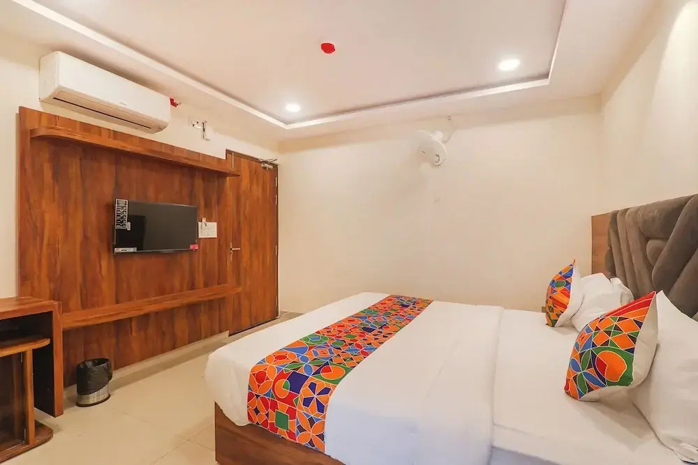 FabHotel Rachna Palace and Banquets - Nr Lekhraj Metro Station
