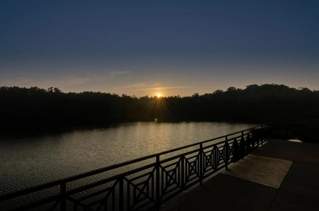 Shantai by the lake