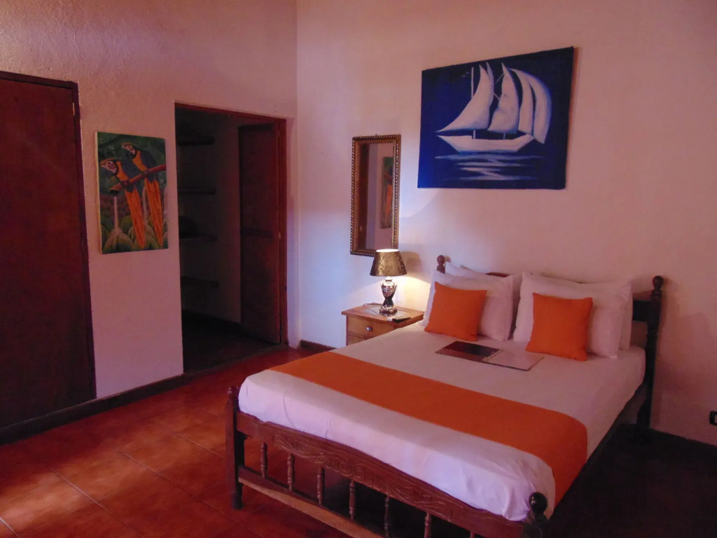 Hotel El Maltese - Lakefront