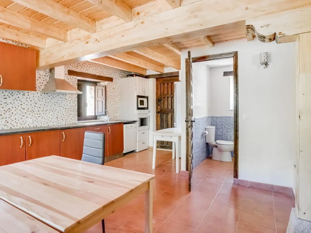 Rustic Holiday Home in Merilla with Valley View