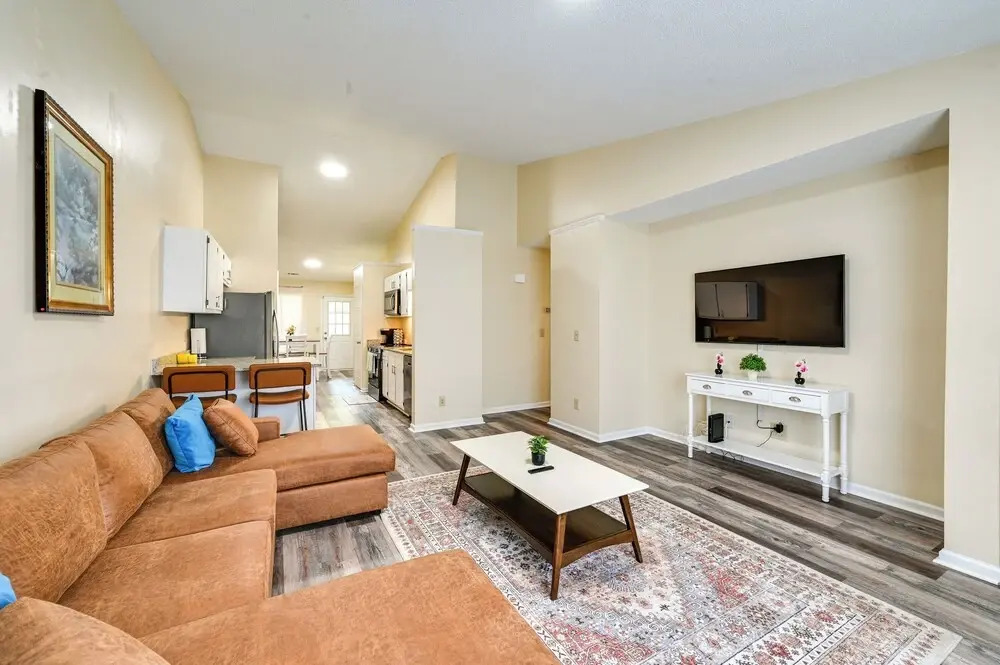Easy ECU Access: Modern Home w/ Patio!