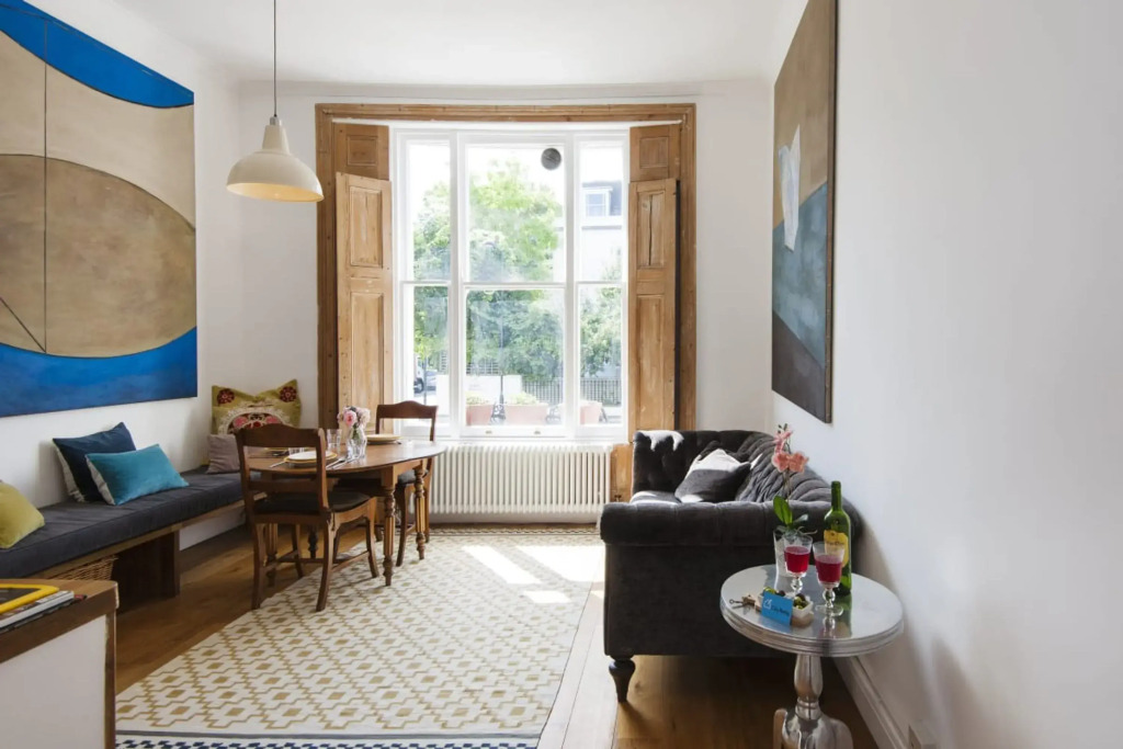 Bright Talbot Road Apartment