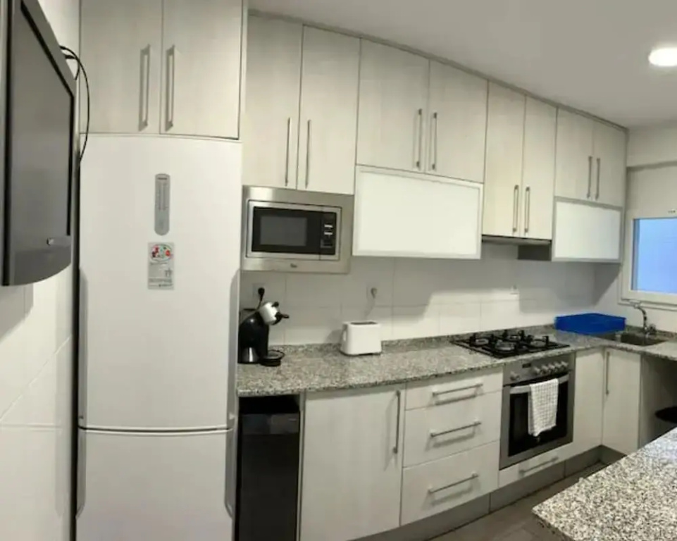Large Apartment Near Fira and City Center
