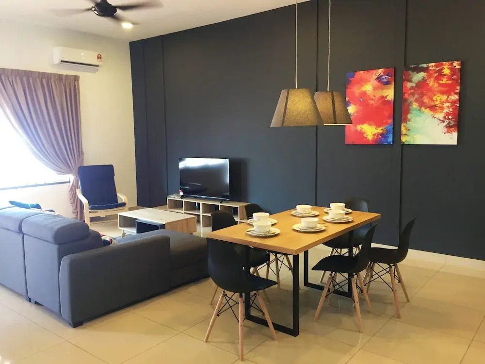 Desaru Cosy Homestay - near WaterPark, Beach, Rapid -Wifi, TVbox, Steamboat, BBQ Available