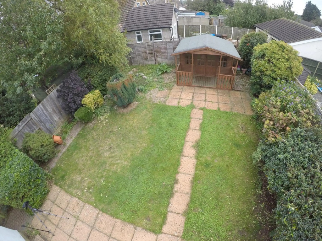 Detached Bungalow I Sleeps 7 I Driveway Parking I Excellent Location I Fast WiFi I Self-Check-In I By Yoko Property