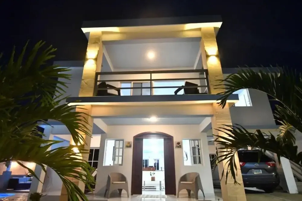 Gorgeous Spacious Property in Prime Beach Location