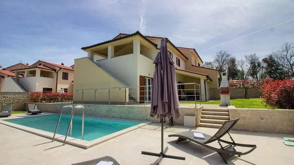 Luxury Vila compelx Aurora-Mar with 2 pools and 8 bedrooms, 200m from the beach - WiiBuk