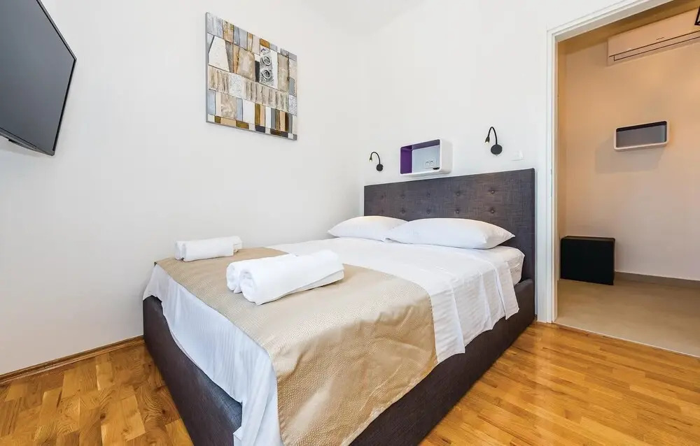 Beautiful Home in Dubrava With Wifi and 6 Bedrooms