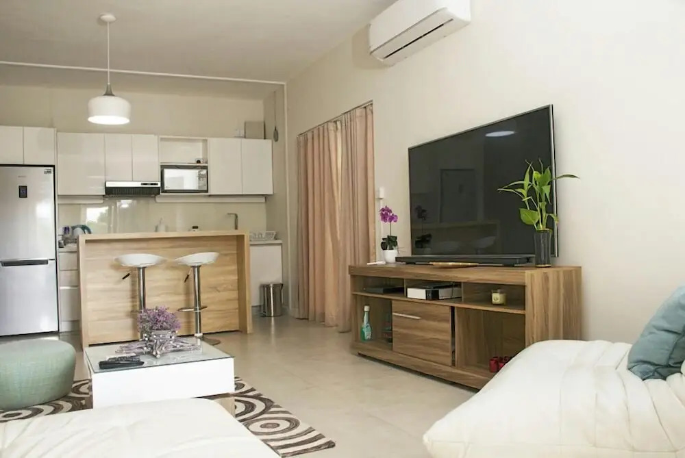 Modern 2-bed Sleeps 4 With Balcony