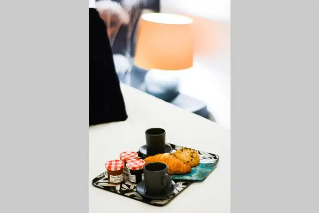 Amazing 10bed in the heart of le marais and suprises...