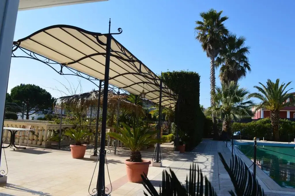 Unico Serrone Palace