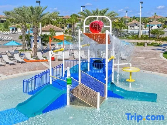 Spacious 6Bd/6Ba w/ Pool 10 mi from Disney!