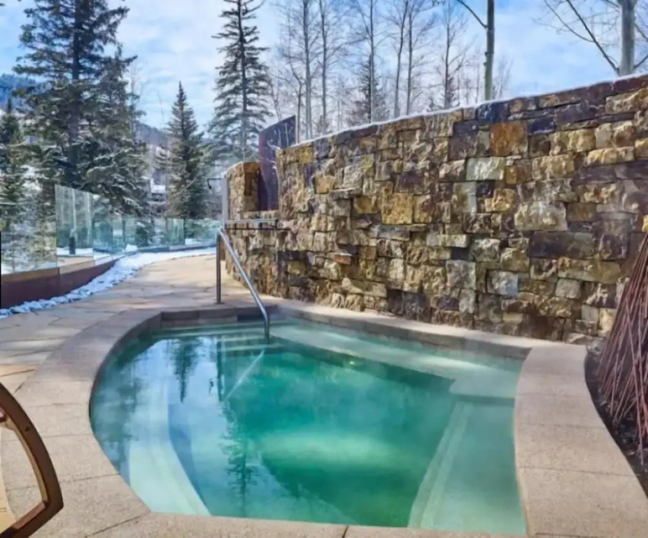 Westhaven 3 Bedroom Luxury Condo in Cascade Village, Steps to Chair Lift