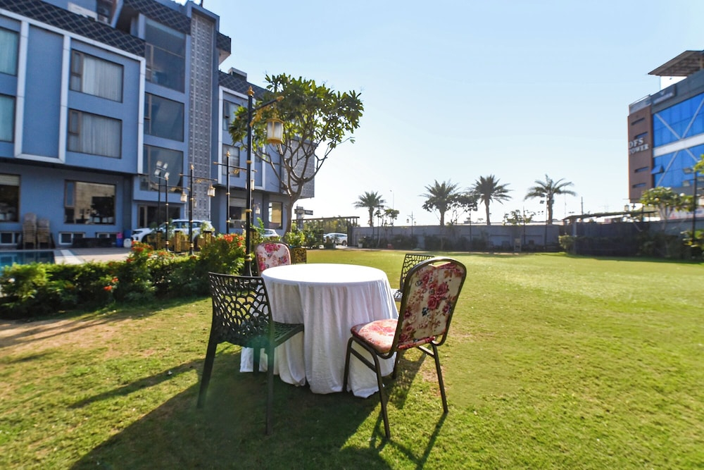 Fabhotel Elite Park Inn