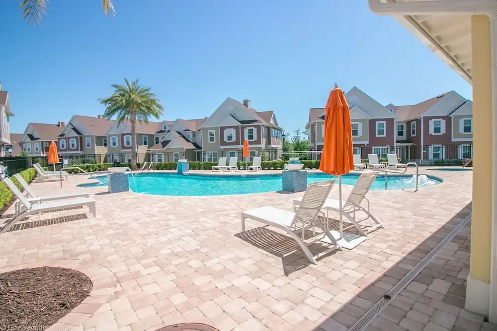 7520 SV Summerville - 4 Bed Townhome With Spa